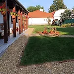 Vandor Kakas Vendeghaz Dezsafuerdovel *